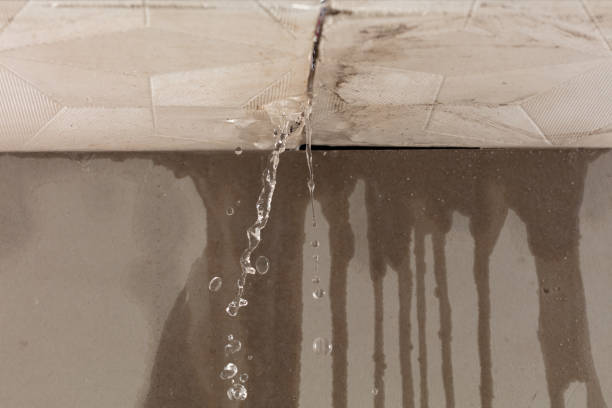 Professional Flood Damage Cleanup technician working in Wayside, TX